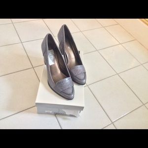 DKNYC Delka pumps
